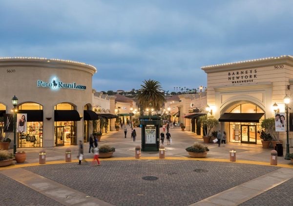 The Carlsbad Premium Outlets courtyard lit at dusk