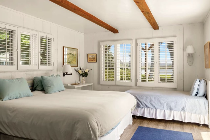 The downstairs lagoon view bedroom, with a king and a twin bed